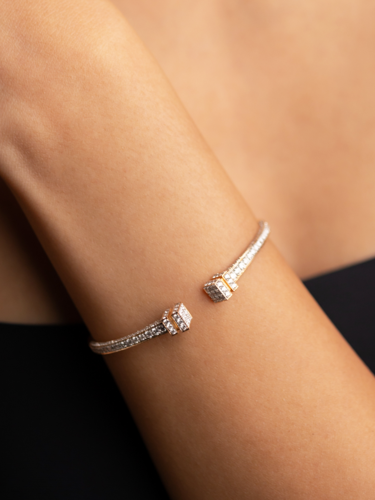 Serif Diamond Bracelet
